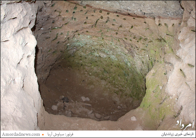 حفاری بزرگ با دستگاه‌های حفاری درون غار شماره چهار که آنرا کامل ویران کرده است