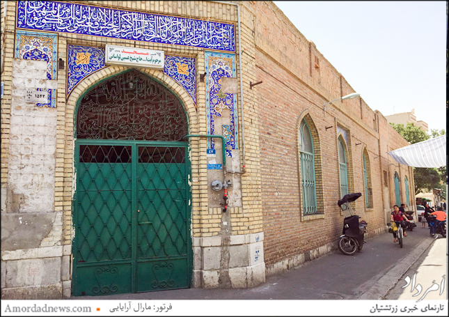 کاشی‌های ربوده شده از مسجدی در خیابان جاویدی در محله اودلاجان