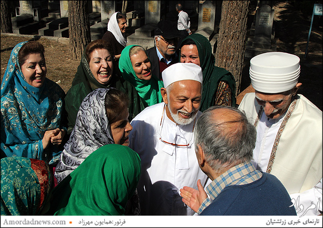 دیدار هرمزدیار گاندی با همکیشان