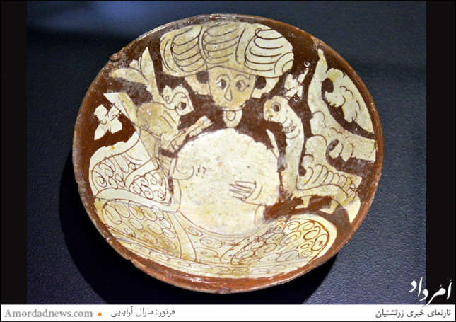 نقش کنده‌ی زیر لعاب شفاف، یافت شده از شیخ تپه ارومیه