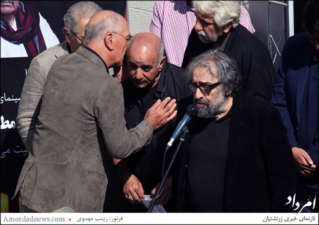 مسعود کیمیایی، کارگردان سینما، در آیین همراهی پیکر ناصر ملک&zwnj;مطیعی، سخنرانی کرد 