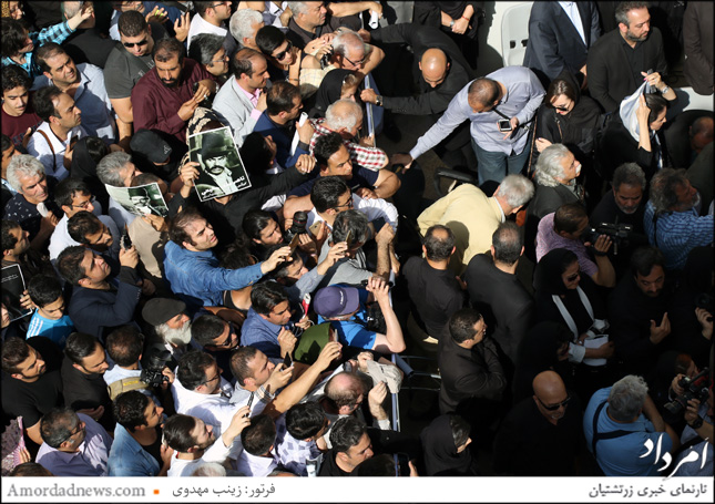 ناصر ملک مطیعی با همراهی چشم&zwnj;گیر مردم به خاک سپرده شد