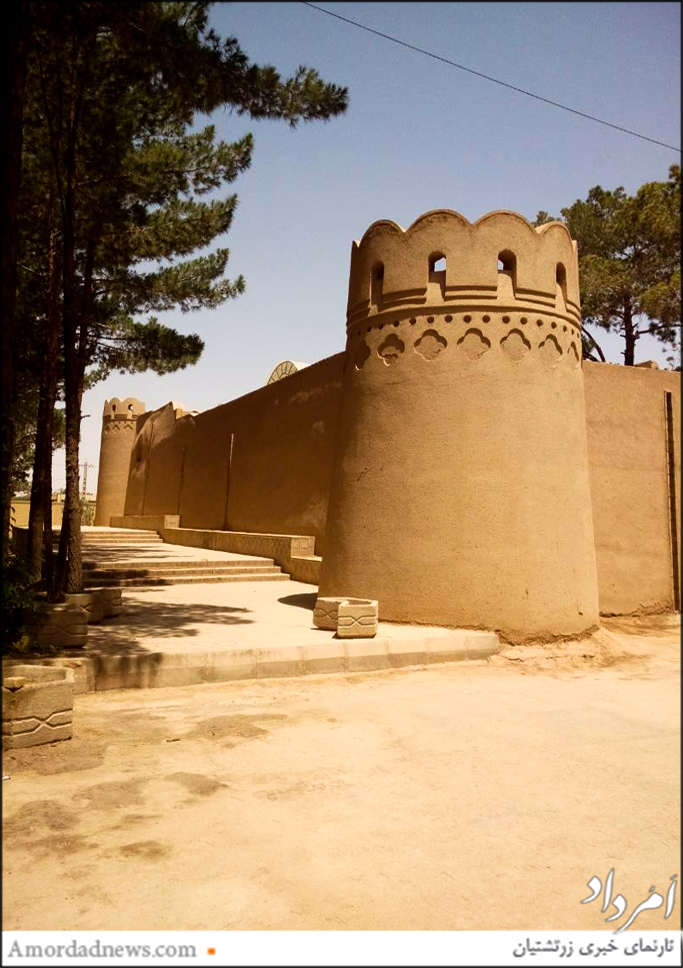 چهار برج باستانی در چهار گوشه&zwnj;ی پیرانگاه ستی&zwnj;پیر دیده می&zwnj;شود
