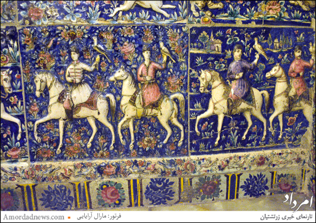 کاشی‌های برجسته دوره قاجاری در راه‌رو تالار سلام در کاخ گلستان