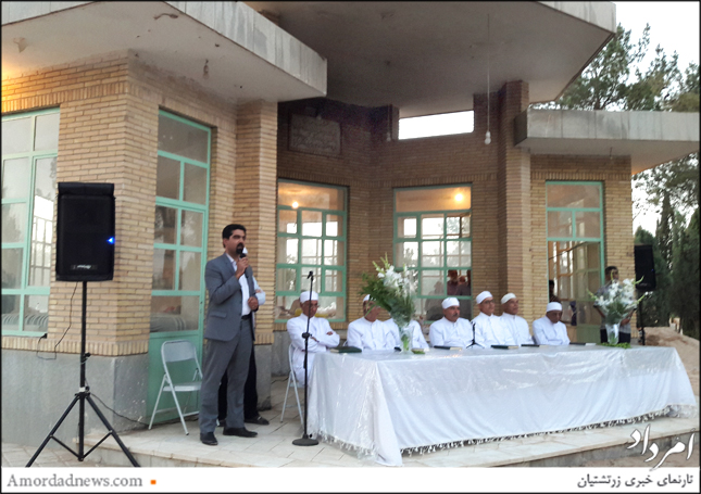 سپنتا نیکنام، فرنشین انجمن زرتشتیان یزد، در آیین پرسه&zwnj;ی همگانی سخنرانی کرد