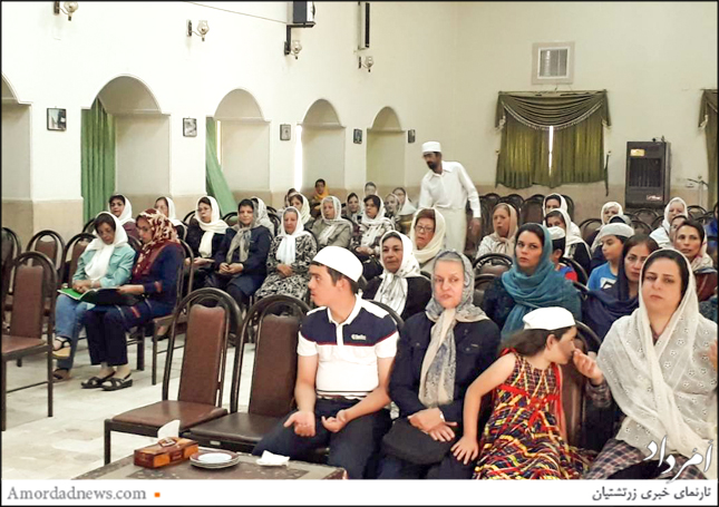 ده‌موبد مهربان ساسان‌پور برگزاری آیین گهنبار میانه‌ی تابستان در کرمان را همراهی کرد
