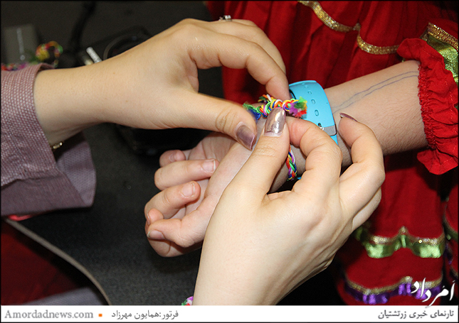 بستن دستبند تیر وباد در جشن تیرگان