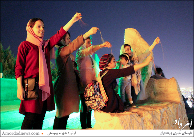زرتشتیان شیراز با یاد آرزوهای نیک و پایداری ایران زمین دستبند‎های تیر و باد را به باد سپردند