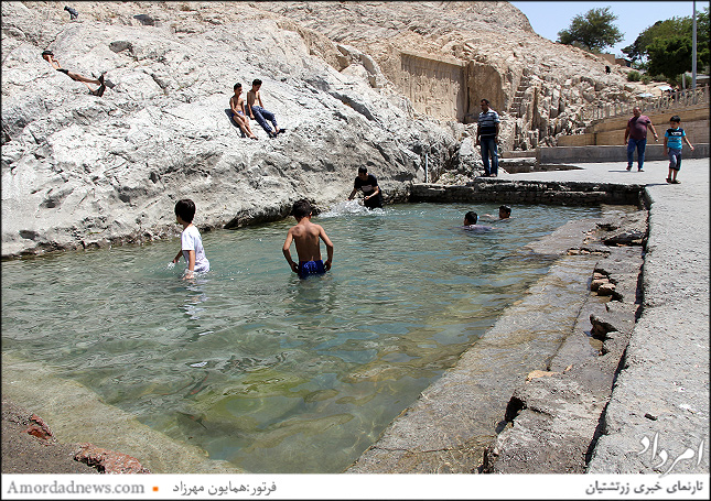 در ورودی باختری چشمه علی یک هفته است آب دوباره جاری شده است ولی گمان می‌رود میان دو ورودی دیوار کشی شده است