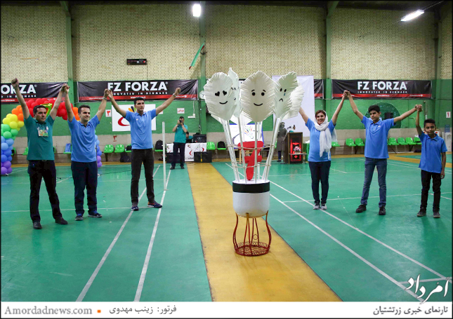حرکت نمادین تکمیل توپ بدمینتون و قرارگیری عدد ۷ در آن به نشانه‌ی برگزاری هفتمین دوره‌ی جام بدمینتون زرتشتیان سراسر کشور در شیراز