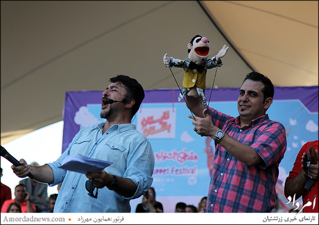 محمد لقمانیان(عروسک لقمه) به همراه امیرحسبن صدیق(مجری برنامه) به اجرا پرداخت