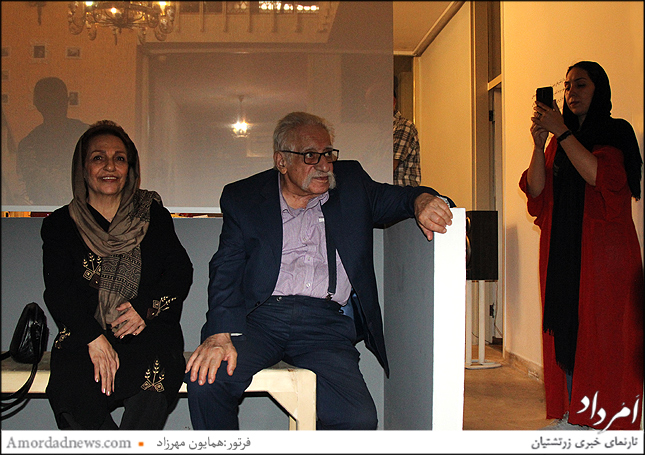 استاد برجسته زبان شناس  باستان، عبدامجید ارفعی و در کنار وی همسرش