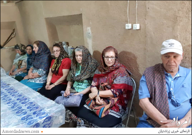 در بسیاری از روستاهای زرتشتی‌نشین، آیین گهنبار در خانه‌ها برگزار می‌شود