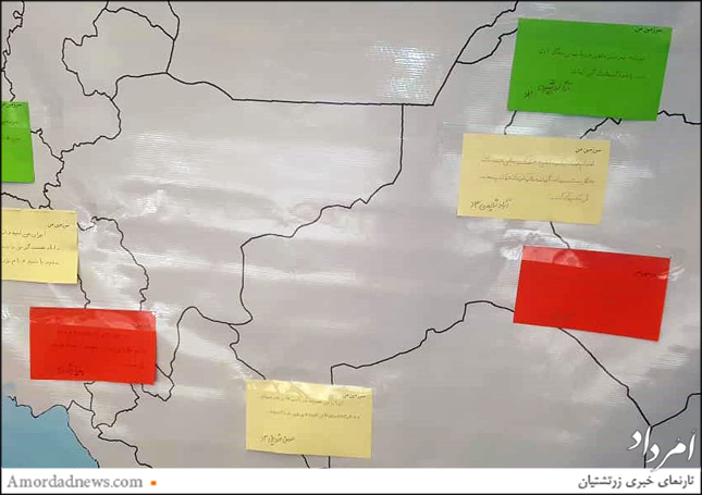 دانش‌آموزان به یاری آموزگار هنر آرزوهای قشنگ خود را برای ایران روی کاغذ نوشته و به نقشه‌ی ایران چسباندند