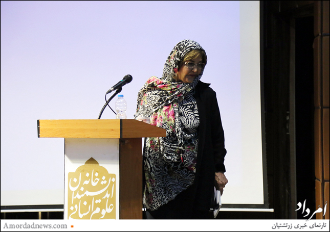 بانو ارژنگی چکامه جشن مهرگان را به پاسداشت این آیین کهن ملی برای باشندگان خواند