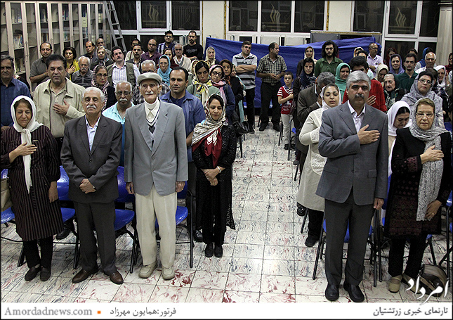 احترام به سرود میهنی ایران