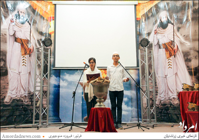 نیایش و گاتاخوانی آغازگر برنامه‌های جشن معرفی نودانشجویان زرتشتی بود
