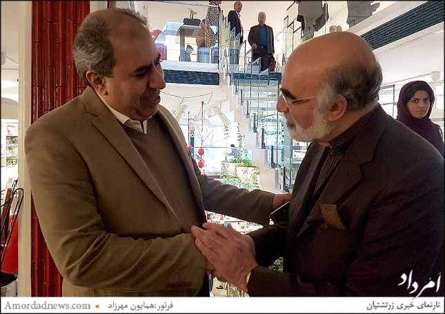 ازراست: مهندس ایرج حسابی، بابک سلامتی سردبیر دوهقته نامه امرداد