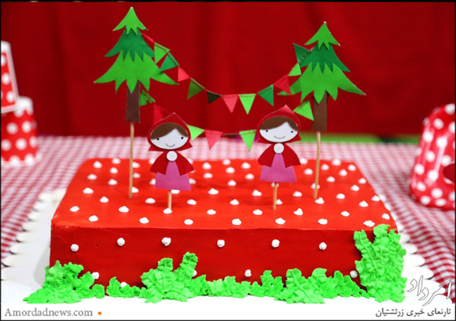 فراهم کردن کیک ویژه‌ی دختران با تِم شنل قرمزی در پارک کودک فروهر