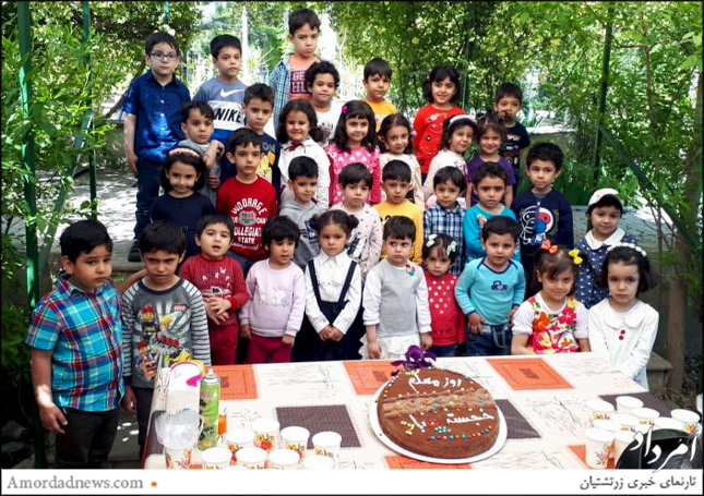 جشن گرامی‌داشت آموزگاران چهارشنبه 11 اردیبهشت‌ماه، در آستانه‌ی فرارسیدن روز معلم در آدریان بزرگ تهران برگزار شد