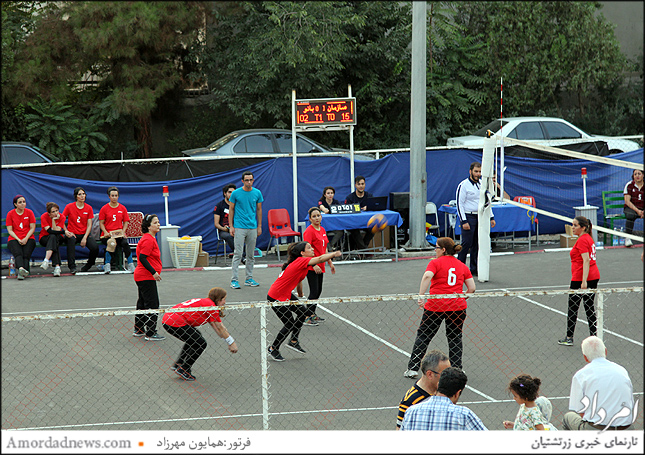 والیبال خانمها تیم سازمان جوانان یزد برنده در مقابل تیم بانو