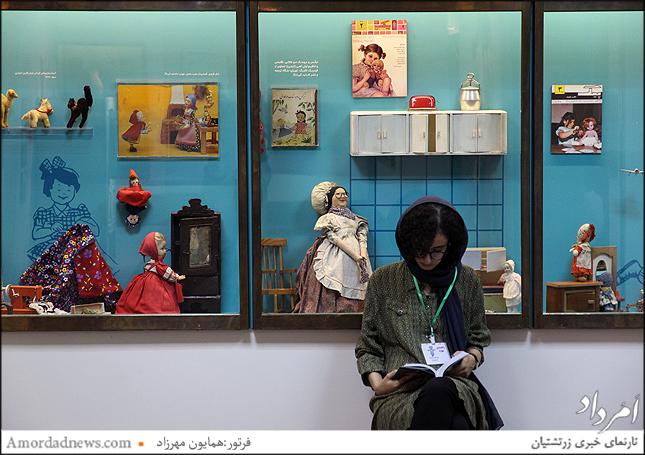 بخش عروسکها و کتابهای قصه برگردان شده خارجی به فارسی