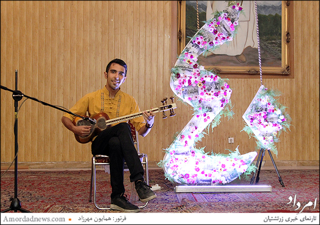 فرزین دستان نوازنده تار