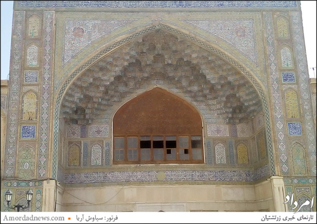 سر در ورودی مدرسه صفوی خان شیراز، نگین هنر و معماری ایرانی