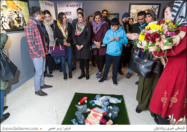 نماد مرتع آلوده به زباله&zwnj;های پلاستیکی، بلای جان طبیعت ایران&zwnj;زمین