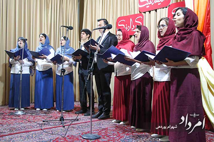 اجرای گروه کر جوانان زرتشتی شیراز به سرپرستی فرشاد عباسیان 23 copy