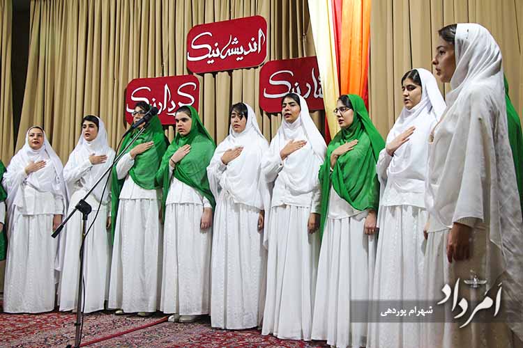 ادای احترام به سرود ملی ایران 3 copy 1