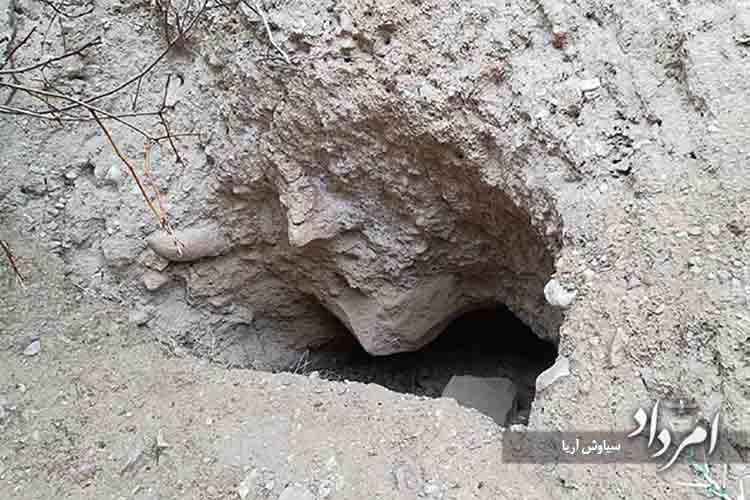 حفاری غیرمجاز در نزدیکی پل مهرنرسه و سنگ نگاره تاج ستانی اردشیر در فیروزآباد copy