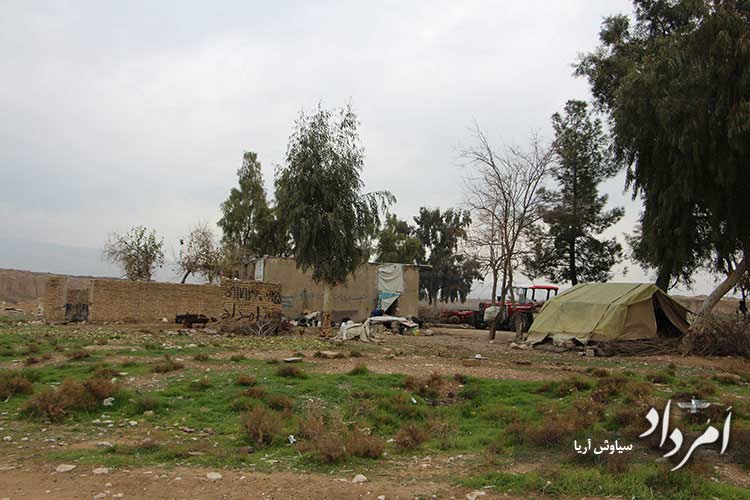 خانه های عشایری در حریم درجه یک و نزدیکی پل ساسانیان که باید جمع آوری شود
