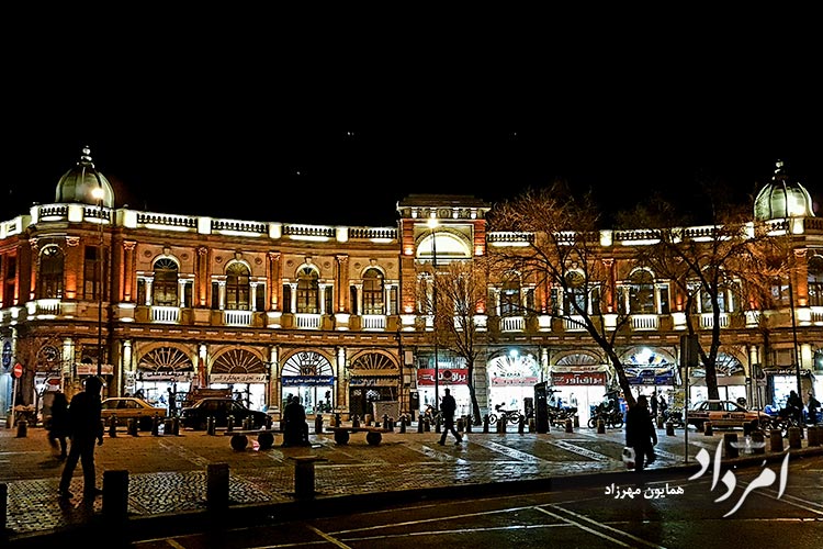 میدان حس آباد تهران در شب