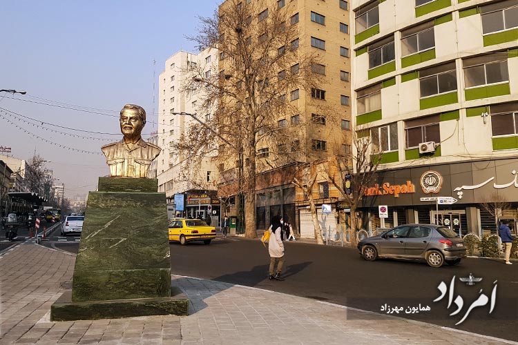 تندیس حاج قاسم سلیمانی که بتازگی در میدان ولیعصر نصب گردیده