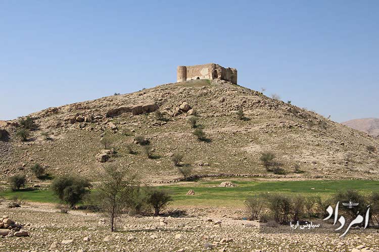 قلعه پوسکان بر روی بزرگ ترین تپه و بلندا قرار دارد و به سراسر منطقه دید و احاطه دارد