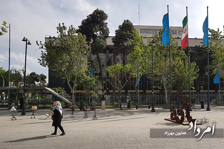 مجموعه فرهنگی هنری تالاروحدت در خیابان استاد شهریار-چهارراه کالج