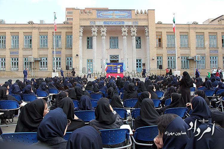 نواختن زنگ مهر دبیرستان ماندگار انوشیروان بهدست وزیر میراث فرهنگی 1 1 60