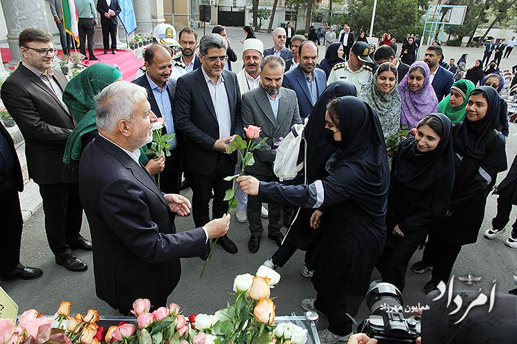 نواختن زنگ مهر دبیرستان ماندگار انوشیروان بهدست وزیر میراث فرهنگی 30 29 17