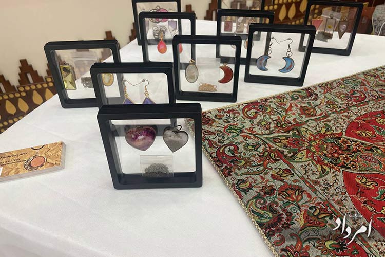 برپایی نمایشگاهی از دستساختههای هنری در مرکز زرتشتیان ارنج کانتی 4 2ef9a2c5 13ff 40b1 83fa dad1b15f3bb0