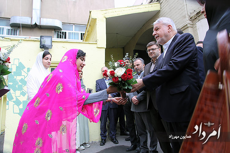 نواختن زنگ مهر دبیرستان ماندگار انوشیروان بهدست وزیر میراث فرهنگی 5 45 3
