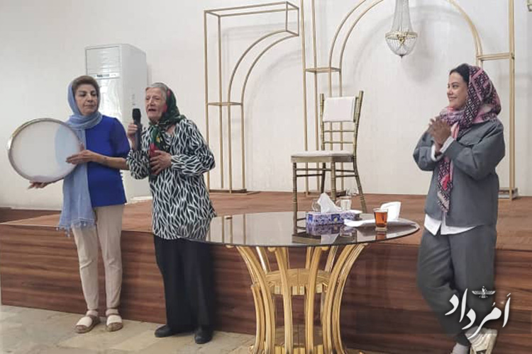 نشست سخنرانی با جستار عملکرد خندهدرمانی در سازمان زنان زرتشتی 8 6 1