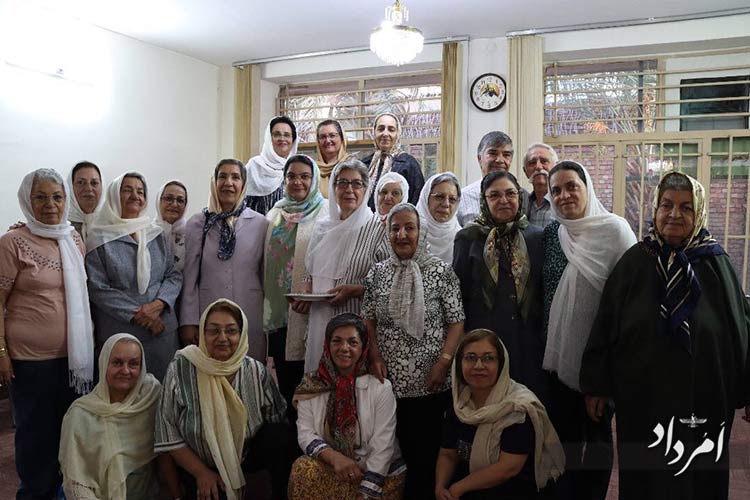 دیدار بهشید برخوردار با گروهی از کنشگران زرتشتی در کرمان 28 6003836329999322778