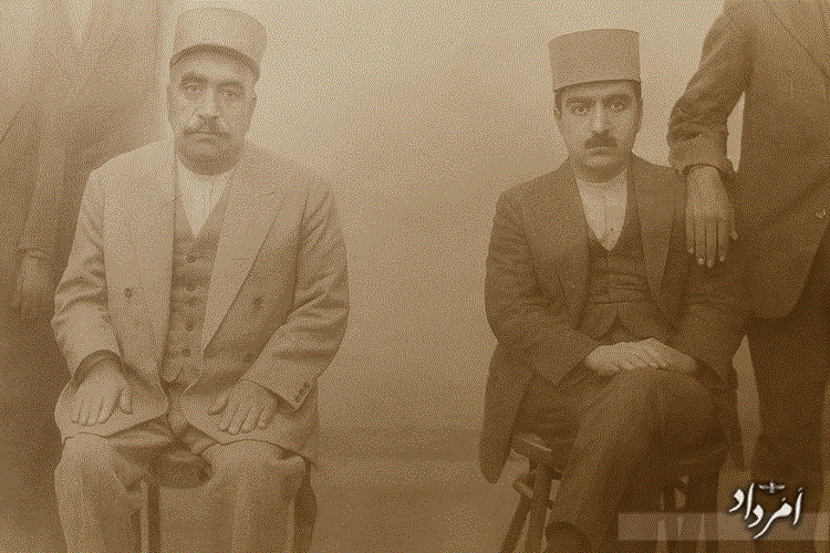 سمت چپ، ارباب کیخسرو تیرانداز در کنار پسرش بهرام ایرانی