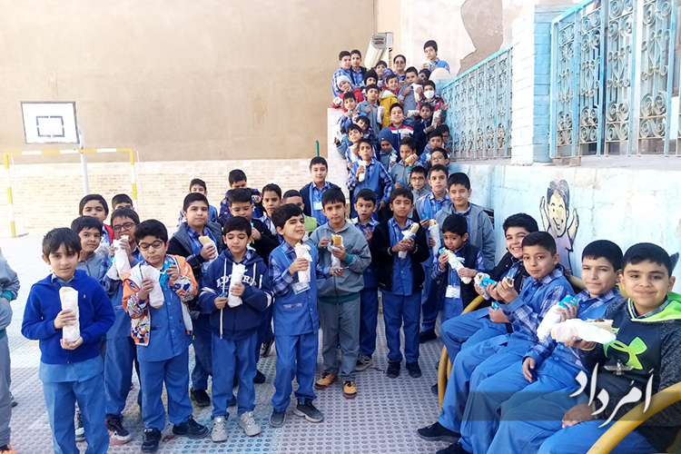 پذیرایی از دانشآموزان دبستان دینیاری 8 9 20