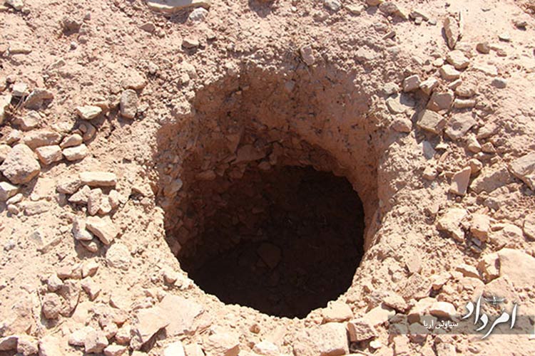 حفاری غیرمجاز و گودالی چند متری برای یافتن گنجی خیالی که توهمی بیش نیست