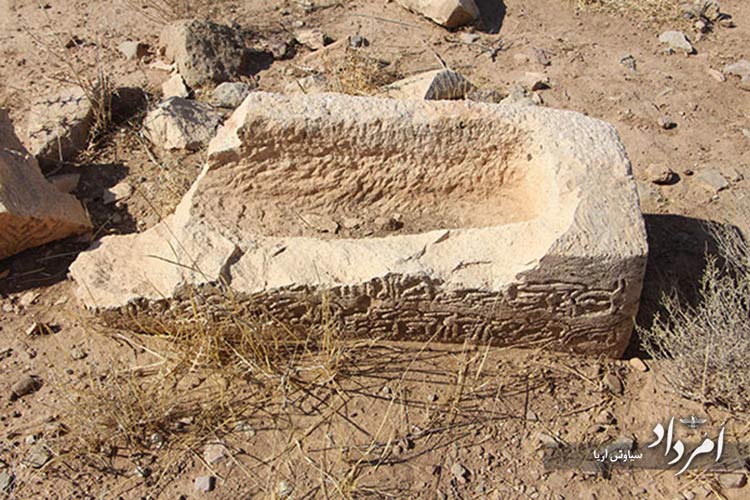 دیرینگی سنگ گورهای گورستان جاماسب از دوره ایلخانی و صفویه تا دوران قاجار را در برمی گیرد