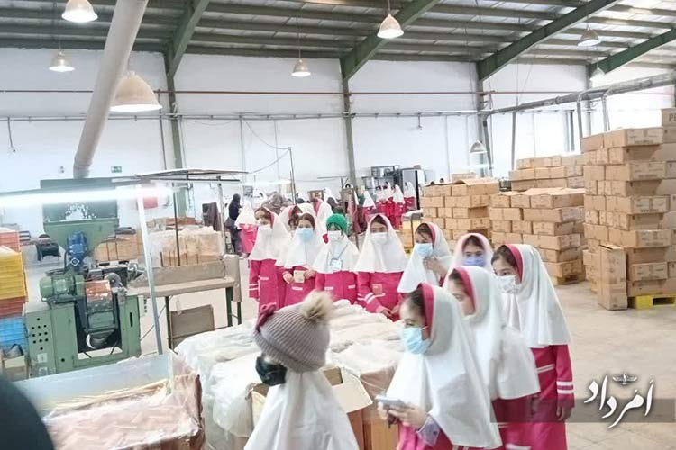 بازدید دانشآموزان دبستان مارکار از کارخانه پارس مداد 28 5915875790623018003