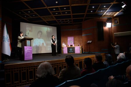 photo 5891079608688381058 y