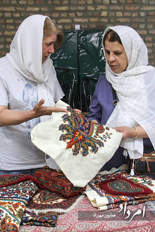 برگزاری همایش فروش هنرهای دستی در خانه فرهنگ و هنر زرتشتیان 16 11 3
